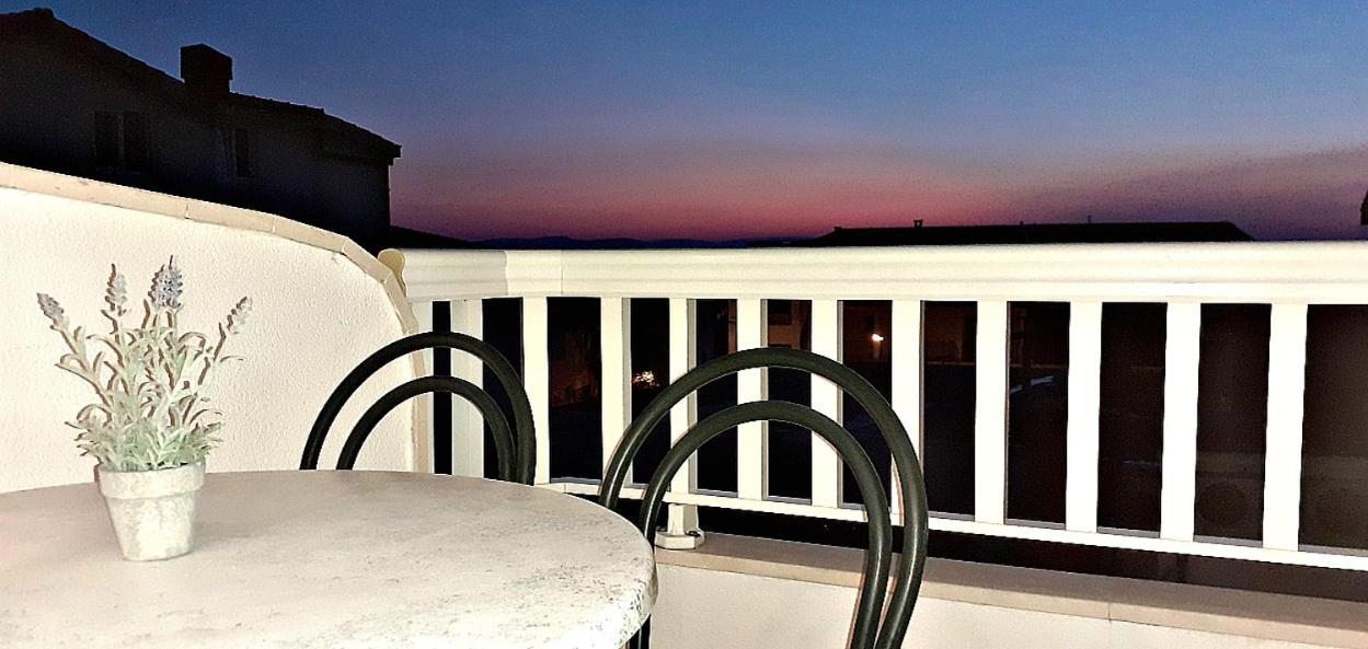 Apartments Villa Bonaca Baška Voda Rum bild
