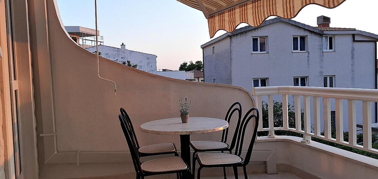 Apartments Villa Bonaca Baška Voda Rum bild