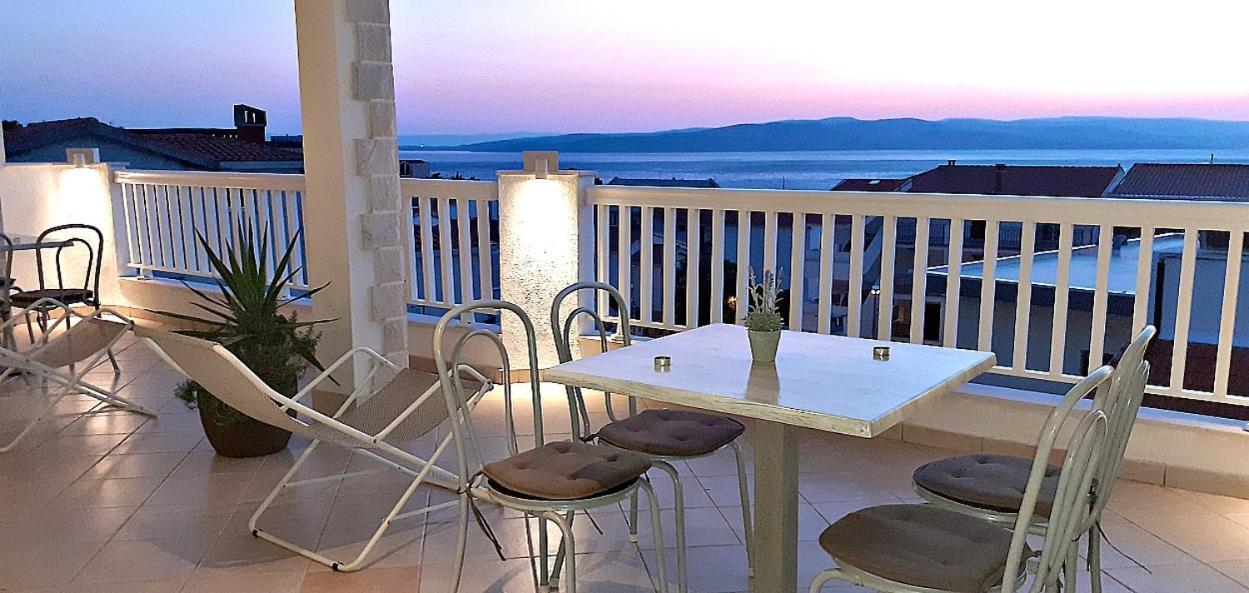 Apartments Villa Bonaca Baška Voda Rum bild