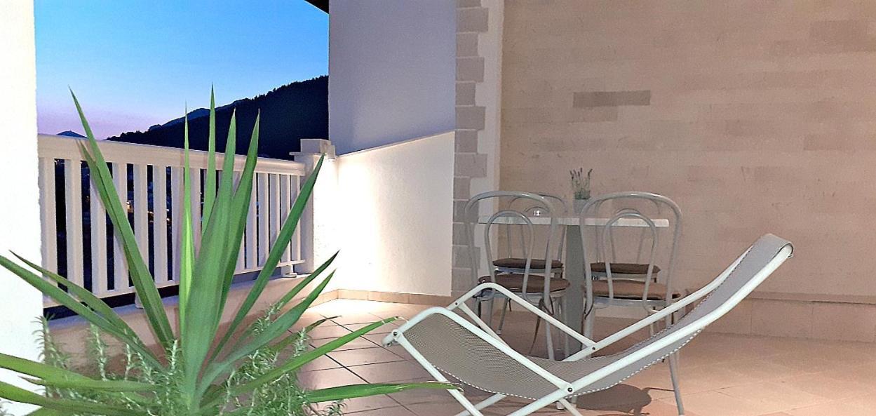 Apartments Villa Bonaca Baška Voda Rum bild
