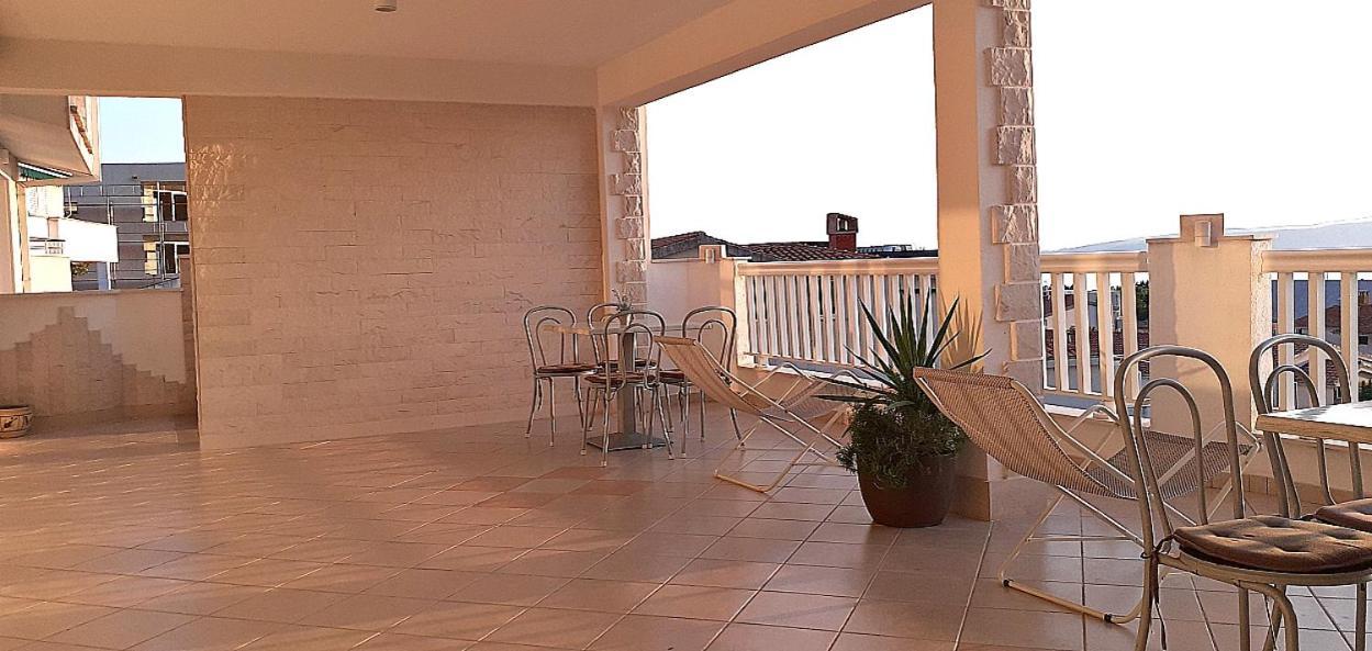 Apartments Villa Bonaca Baška Voda Rum bild
